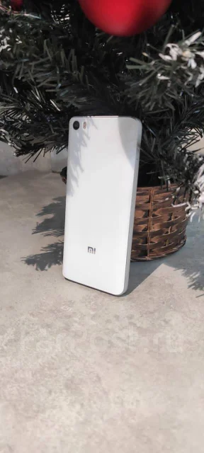 Xiaomi Mi5. �/�, 64 ��, �����, 4G LTE, NFC ����