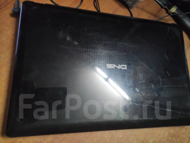 DNS. 15.6", 2,4����, ��� 4 ��, ���� 250���, WiFi: 1, Bluetooth: 1, ����������� �� 2��. ����