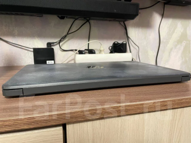 HP 15-dw1059ur. 15.6", 2,4����, ��� 8 ��, ���� 256���, WiFi: 1, Bluetooth: 1, ����������� �� 5��. ����