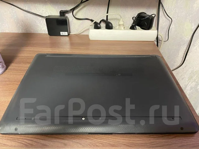 HP 15-dw1059ur. 15.6", 2,4����, ��� 8 ��, ���� 256���, WiFi: 1, Bluetooth: 1, ����������� �� 5��. ����
