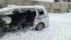 Toyota Isis ����