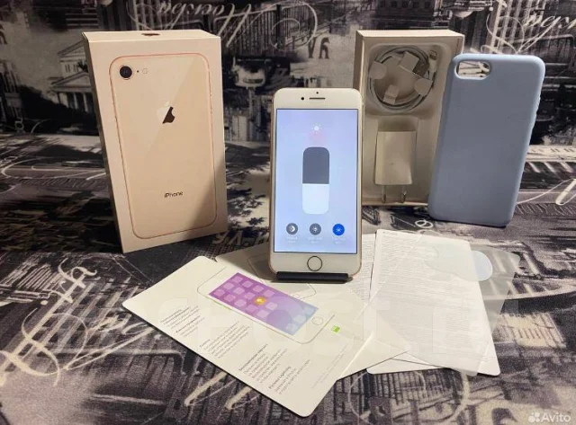 Apple iPhone 8. �/�, 128 ��, �������, 4G LTE ����