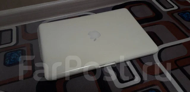Apple MacBook. 14", 2,3����, ��� 6 ��, ���� 250���, WiFi: 1, Bluetooth: 1, ����������� �� 1��. ����