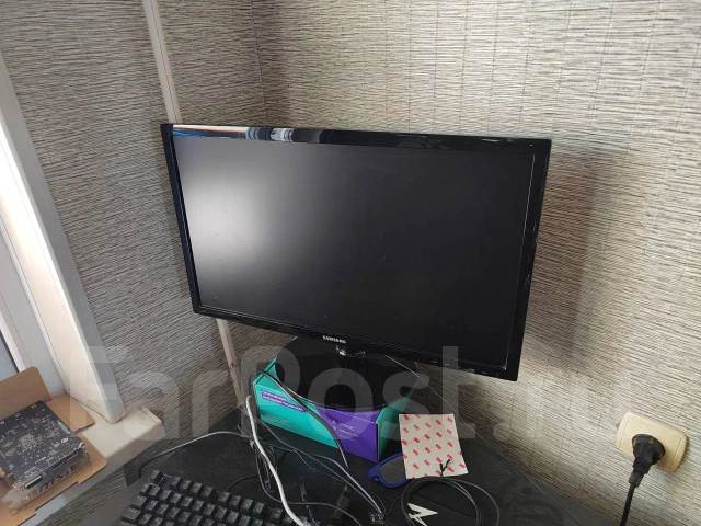 Samsung. 24", ���������� �� (LCD, LED, QLED) ����