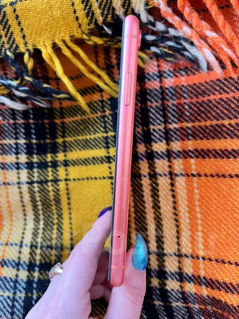 Apple iPhone Xr. �/�, 128 ��, �������, 3G, 4G LTE, 5G, NFC ����