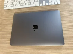 Apple MacBook Pro 13 2020. 13", ��� 8 ��, ���� 256���, WiFi, Bluetooth, ����������� �� 10��. ����