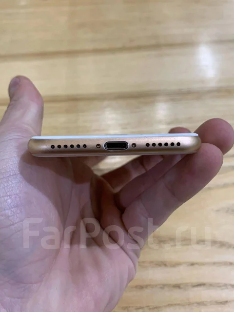 Apple iPhone 8. �/�, 64 ��, �����, 3G, 4G LTE, NFC ����