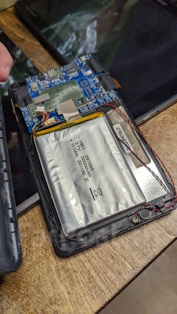 Samsung. 8 ������, ������ 32 �� ����