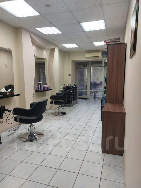 Продается нежилое помещение 65м2 у дороги с отдельным входом, 65,0 кв ...