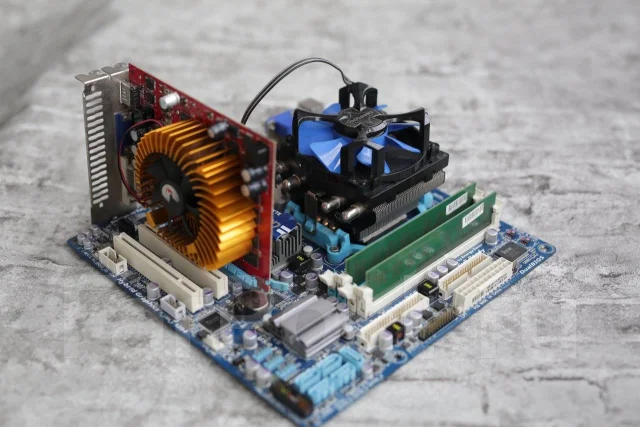AMD Phenom II X4 965 BE ����