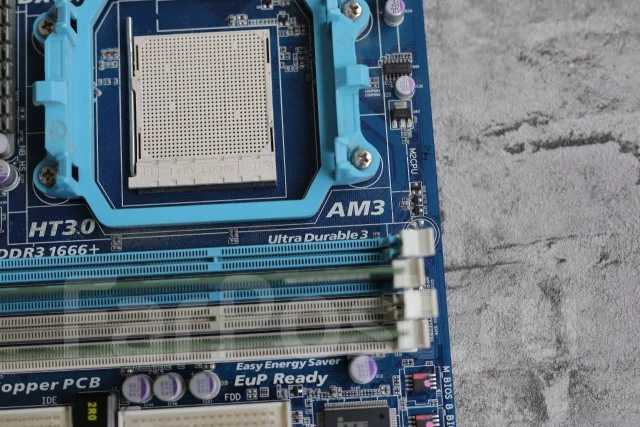 AMD Phenom II X4 965 BE ����