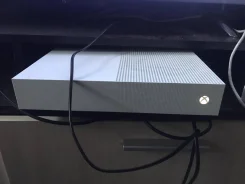 Microsoft Xbox One S ����