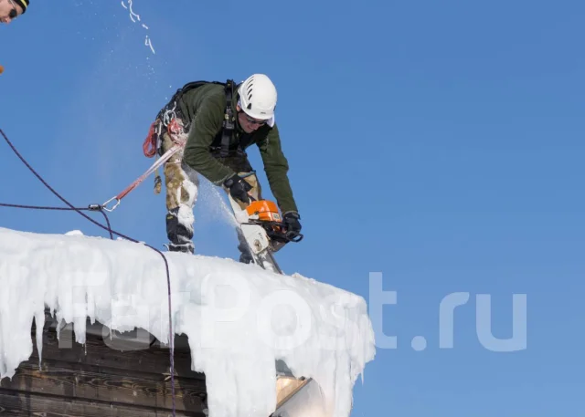 Уборка снега и наледи с крыш. Сброс сосулек. Промальп во Владивостоке