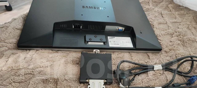 Samsung. 22", ���������� �� (LCD, LED, QLED) ����
