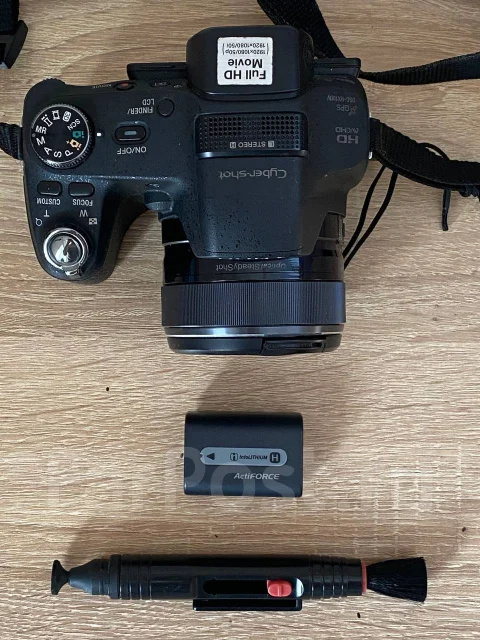 Sony Cyber-shot DSC-HX100V. 15 - 19.9 ��, ���: 14� � ����� ����