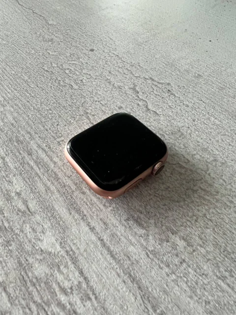 Apple Watch Series 4. GPS, NFC, IP68 ����