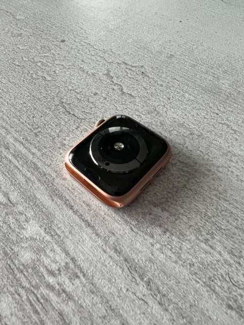 Apple Watch Series 4. GPS, NFC, IP68 ����