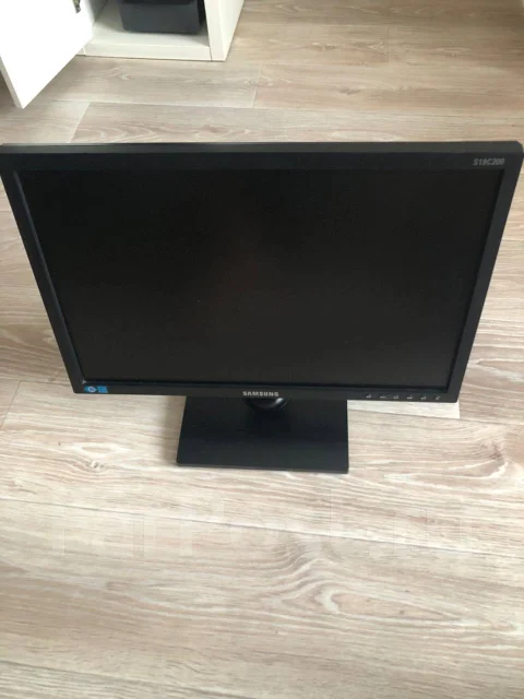 Samsung. 19", ���������� �� (LCD, LED, QLED) ����