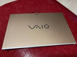 Sony VAIO VPC-Z21X9R. 13.3", 2,6����, ��� 8 ��, ���� 207���, WiFi: 1, Bluetooth: 1, ����������� �� 6��. ����