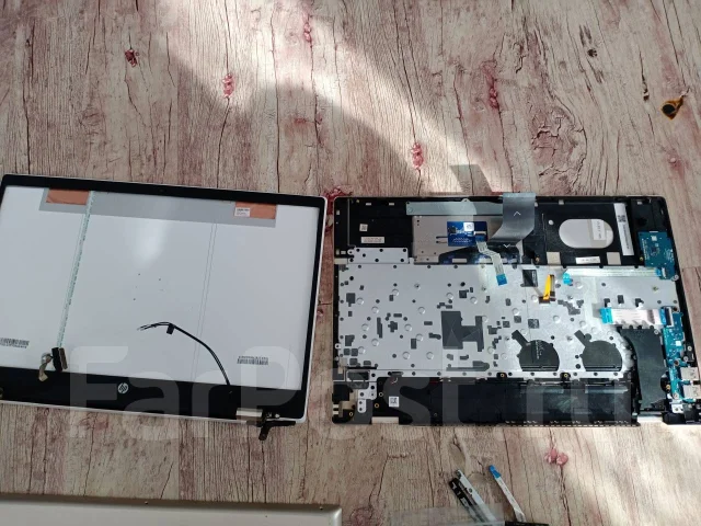 HP 15. 15.6", 2����, ��� 256 �� � ������, ���� 1���, WiFi: 1, Bluetooth: 1, ����������� �� 1��. ����