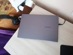 Honor MagicBook 14. 14", 2,1����, ��� 8 ��, ���� 512���, WiFi, Bluetooth, ����������� �� 5��. ����