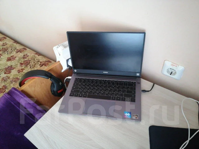 Honor MagicBook 14. 14", 2,1����, ��� 8 ��, ���� 512���, WiFi: 1, Bluetooth: 1, ����������� �� 5��. ����