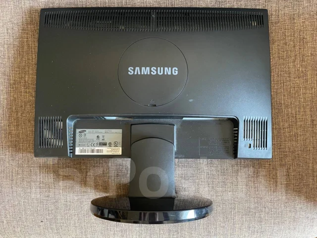 Samsung. 20", ���������� �� (LCD, LED, QLED) ����