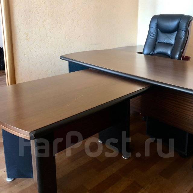 Стол руководителя, б/у, в наличии. Цена: 34 000₽ во Владивостоке