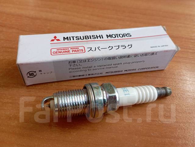   Mitsubishi MN163235 NGK Iridium Original MN163235 