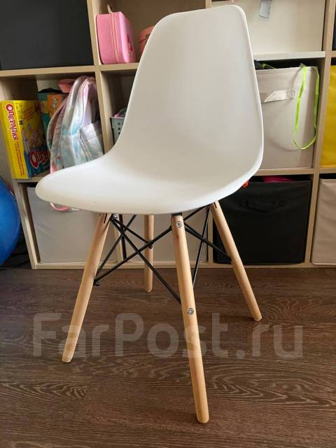 Стул пластиковый eames dsw