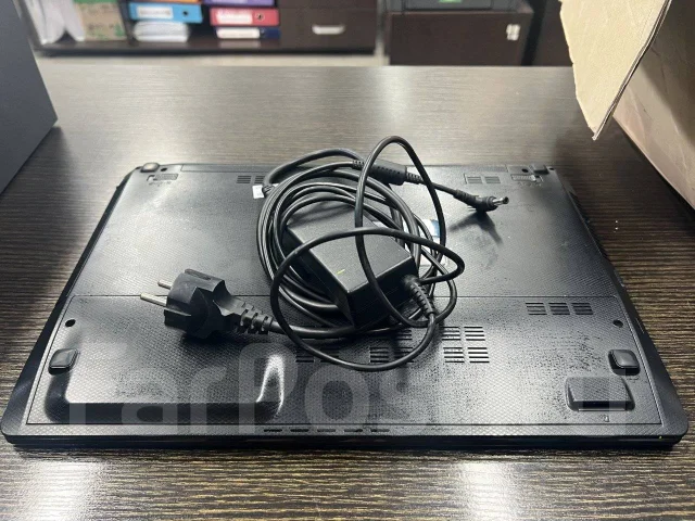 Asus. 15.6", 2,4����, ��� 4 ��, ���� 120���, WiFi: 1, Bluetooth: 1, ����������� �� 2��. ����