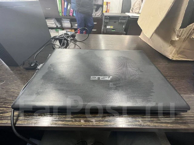 Asus. 15.6", 2,4����, ��� 4 ��, ���� 120���, WiFi: 1, Bluetooth: 1, ����������� �� 2��. ����
