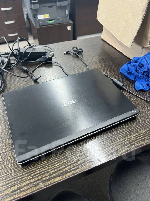 Acer Aspire. 13.5", 2,4����, ��� 3072 ��, ���� 500���, WiFi: 1, Bluetooth: 1, ����������� �� 2��. ����