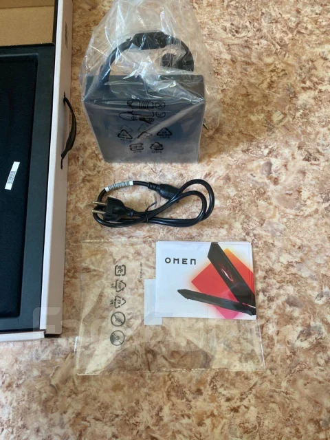 HP Omen 17. 17.3", 30����, ��� 16 ��, ���� 1 000���, WiFi: 1, Bluetooth: 1, ����������� �� 8��. ����