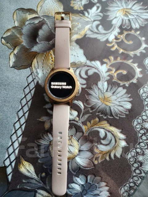 Samsung Galaxy Watch. SIM-����� ����