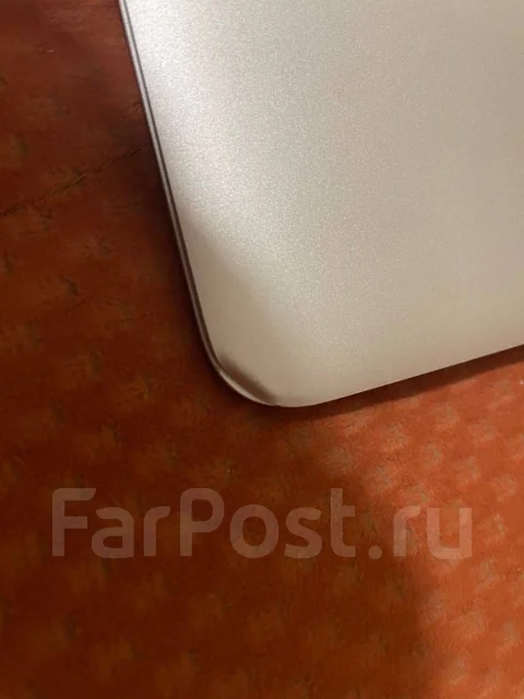 Apple MacBook Air 11. 11", 1,6����, ��� 2048 ��, ���� 60���, WiFi: 1, Bluetooth: 1, ����������� �� 4��. ����