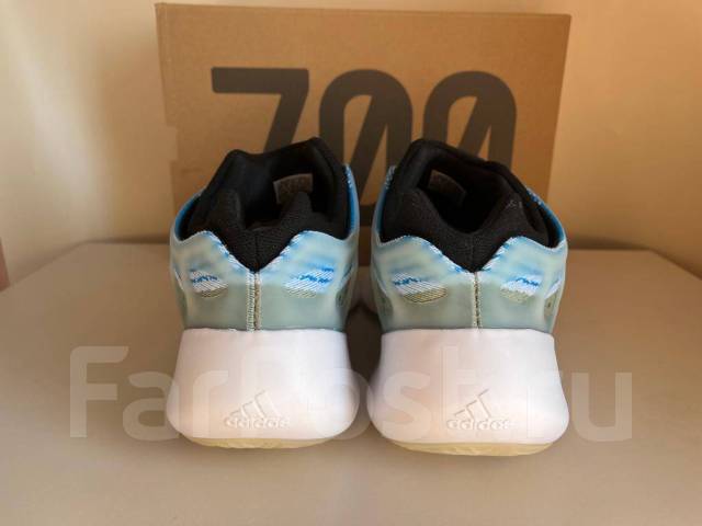 Yeezy on sale 700 44