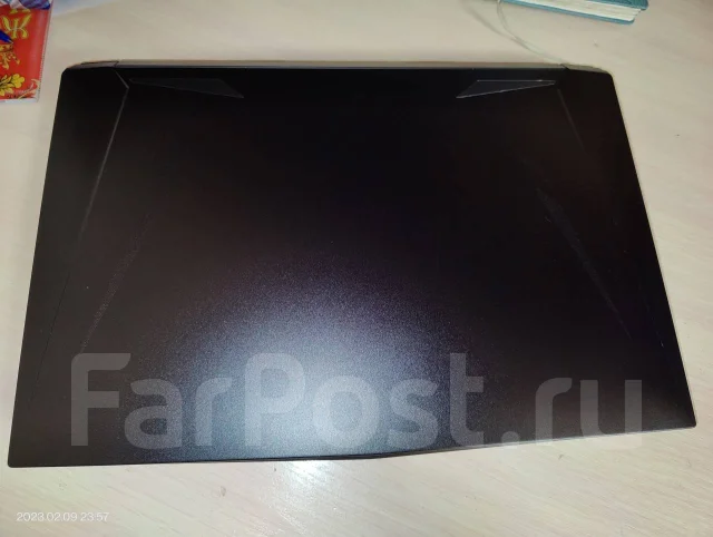 Hasee. 16", 2,9����, ��� 8 ��, ���� 500���, WiFi: 1, Bluetooth: 1, ����������� �� 6��. ����