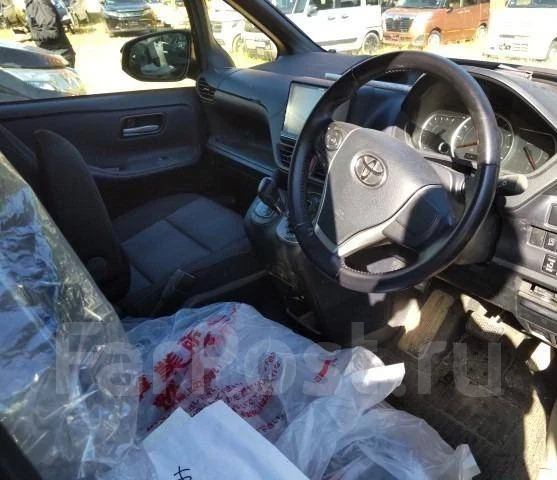 Toyota Voxy. ZWR80 ZRR80 ����