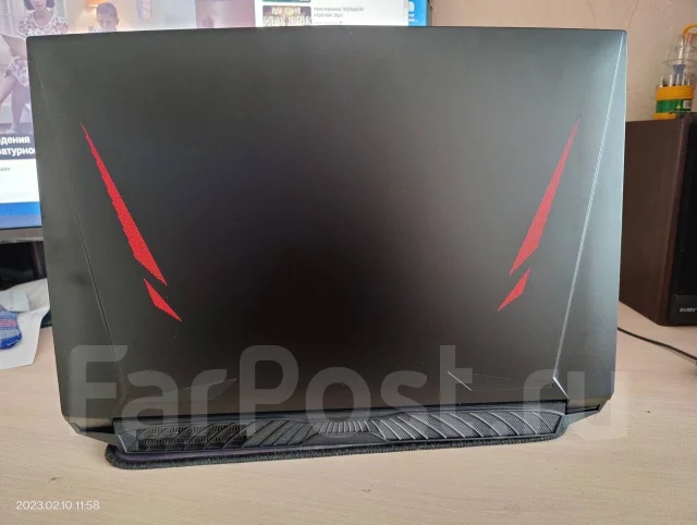 Hasee. 16", 2,9����, ��� 8 ��, ���� 500���, WiFi: 1, Bluetooth: 1, ����������� �� 6��. ����