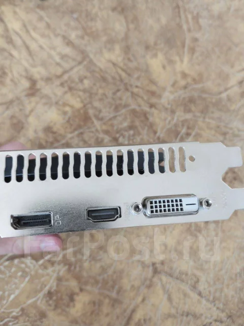 Radeon RX 550 ����