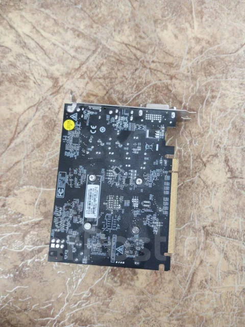 Radeon RX 550 ����