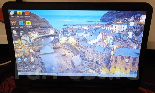 Dell Inspiron 3521. 15.6", 1,8����, ��� 4 ��, ���� 256���, WiFi: 1, Bluetooth: 1, ����������� �� 4��. ����