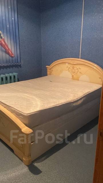 Кровать двухспальная с матрасом во Владивостоке - Мебель