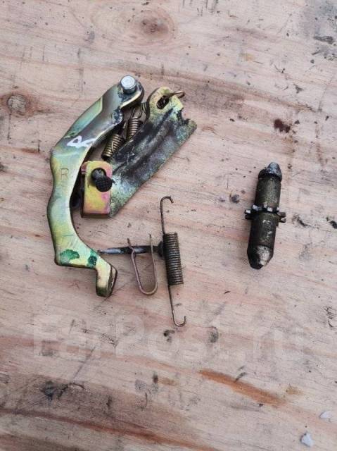 механизм разведения колодок. Isuzu fargo midi колодки. механизм для разведения колодок ниссан ларго. колодки ручного тормоза гранд старекс. барабан колодки ручника хендай туссан 2006.