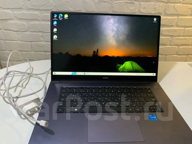 Huawei MateBook D 15. 15.6", 3����, ��� 8 ��, ���� 265���, WiFi: 1, Bluetooth: 1, ����������� �� 8��. ����