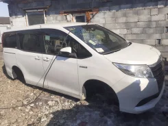 Toyota Noah. ZWR80, 2ZRFXE ����