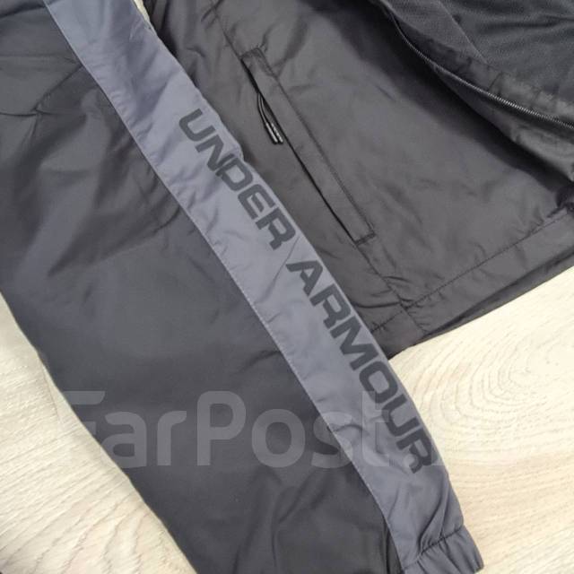 Under armour subsurface clearance windbreaker