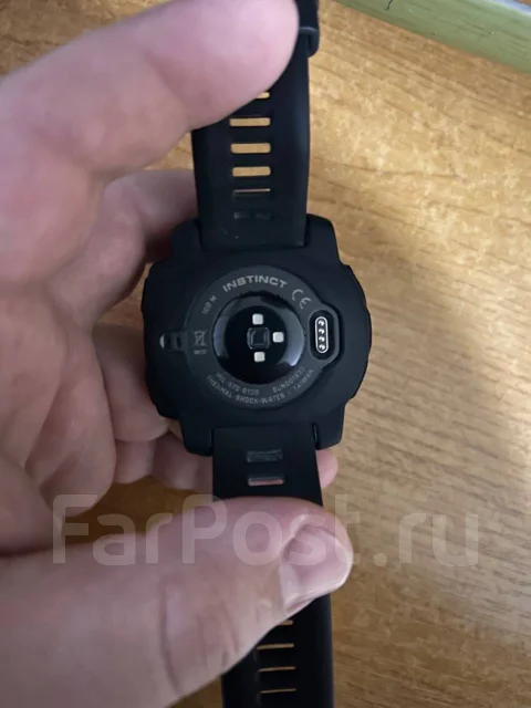 Garmin Instinct. GPS, IP68 ����