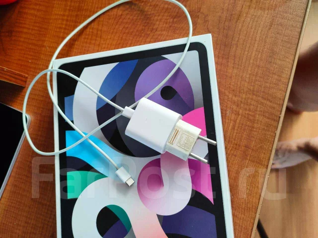 Apple iPad Air 4. 10.9 ������, ������ 64 �� ����